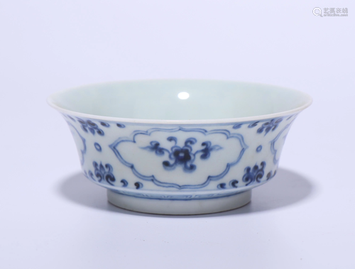 A CHINESE BLUE AND WHITE FLOWER CUP WITH C…