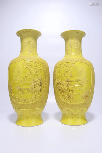 A CHINESE YELLOW GLAZED VASE WITH QIANLO…