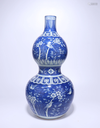 A CHINESE BLUE AND WHITE DOUBLE GOURD VASE…