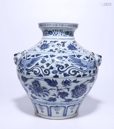 A CHINESE BLUE AND WHITE JAR, MING DYNASTY