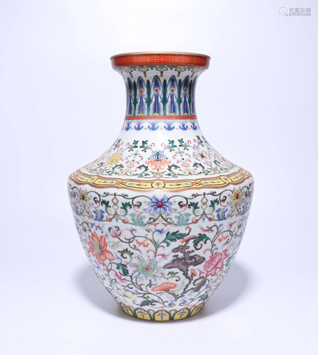 A CHINESE FAMILLE ROSE FLOWER VASE, QIANLO…