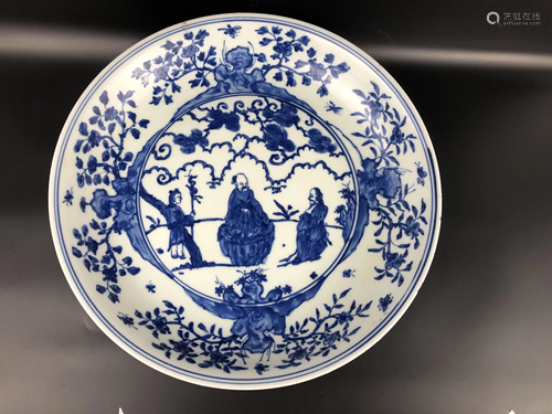 A CHINESE BLUE AND WHITE DISH, 17 CENTURY