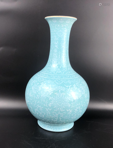 A CHINESE TURQUOISE GLAZED VASE, QING DYNASTY