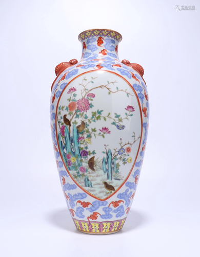 A CHINESE FAMILLE ROSE VASE, QING DYNASTY