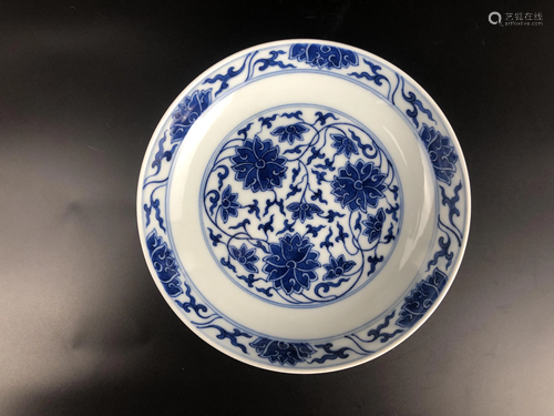 A CHINESE BLUE AND WHITE FLOWER DISH, QING …