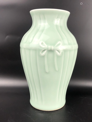 A CHINESE GREEN GLAZED VASE WITH YONGZH…