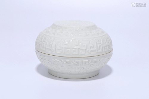 A CHINESE WHITE GLAZED BOX WITH COVER, …