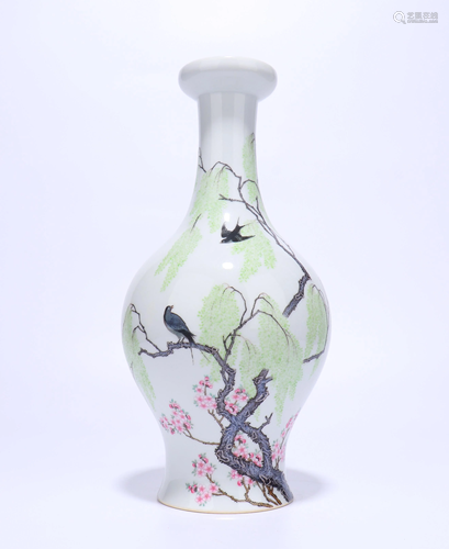 A CHINESE FAMILLE ROSE VASE WITH YONGZHE…