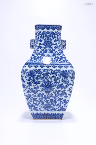 A CHINESE BLUE AND WHITE VASE, QING DYNASTY