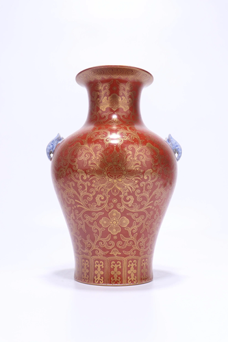 A CHINESE RED GLAZED VASE, QING DYNASTY