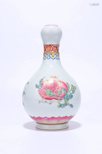 A CHINESE FAMILLE ROSE GARLIC HEAD VASE WIT…