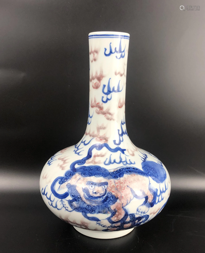 A CHINESE BLUE AND WHITE UNDERGLAZE-RED VASE,