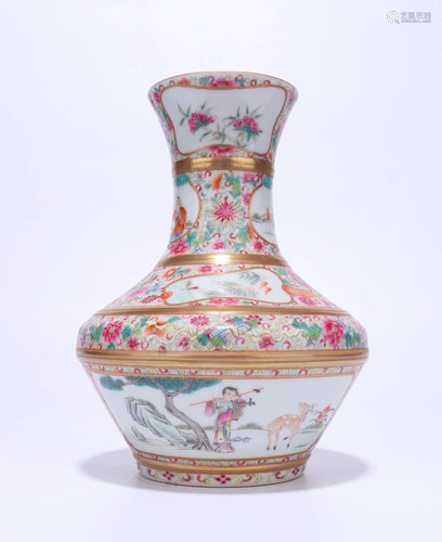 A CHINESE GILT- FAMILLE ROSE VASE WITH QI…