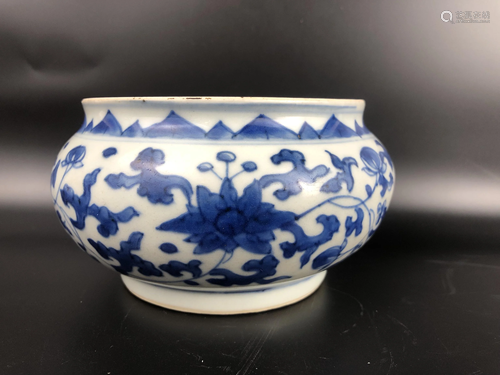 A CHINESE BLUE AND WHITE FLOWER CENSER, QI…