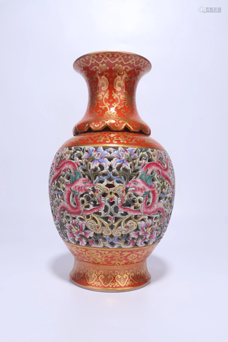 A CHINESE FAMILLE ROSE HOLLOW OUT VASE WI…