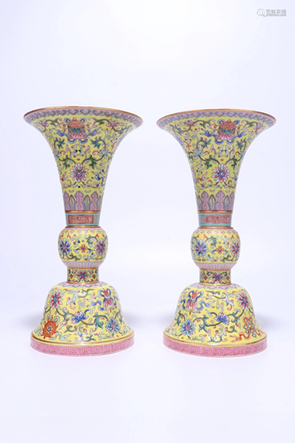 A PAIR OF CHINESE FAMILLE ROSE VASES, QING …