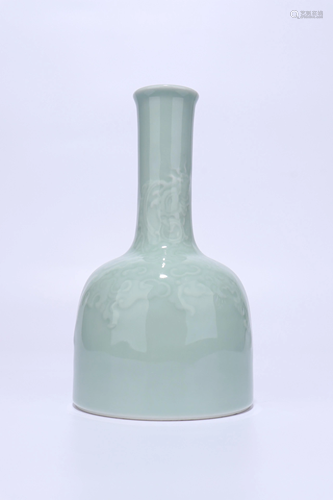 A CHINESE SKY BLUE-GLAZED VASE,QING DYNASTY