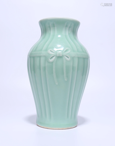 A CHINESE CELADON-GLAZED VASE, QING DYNASTY