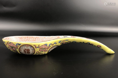 A CHINESE FAMILLE ROSE FLOWER SPOON WITH …