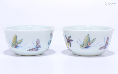 A PAIR OF CHINESE FAMILLE ROSE CUPS, QING D…