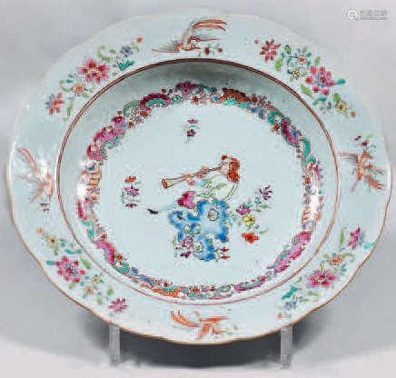 China porcelain soup plate. Qianlong, 18th century…