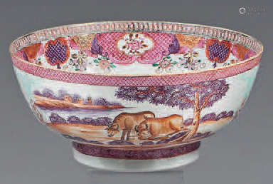 Large porcelain bowl. Qianlong, 18th century. Deco…