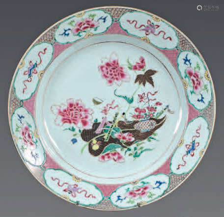 Chinese porcelain dish. Qianlong, 18th century. De…