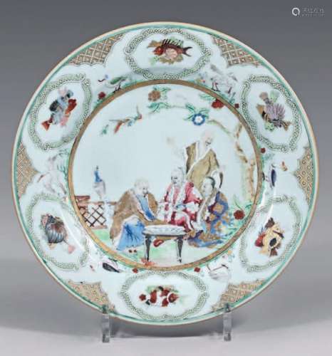 Small porcelain dish. Qianlong, 18th century, circ…