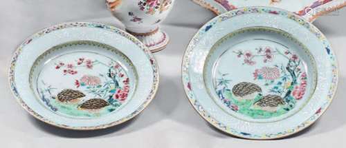 Pair of china soup plates. Qianlong, 18th century.…