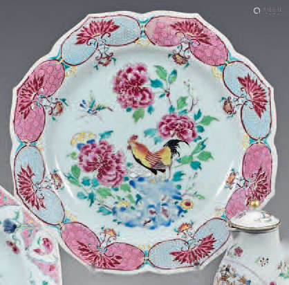 Chinese porcelain dish. Qianlong, 18th century. Ri…