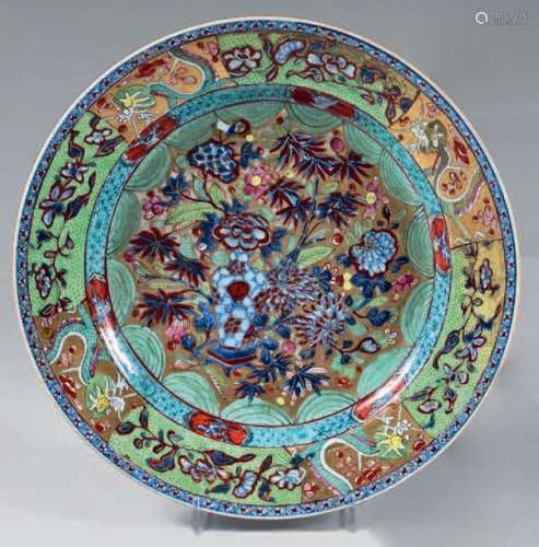 Chinese porcelain dish. The porcelain of the 18th …