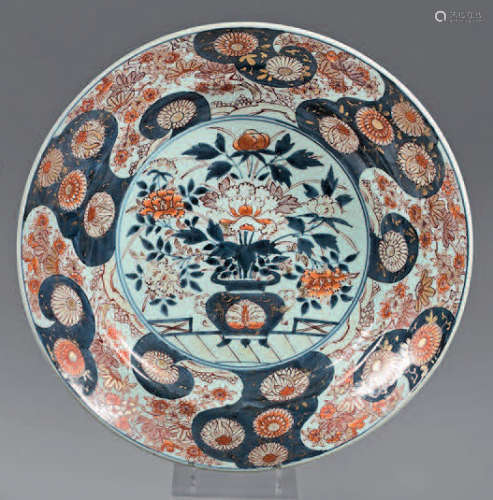 Large Japanese porcelain dish (Arita). 17th centur…