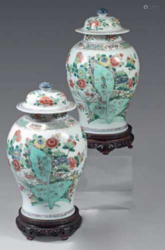Pair of vases and their lids made of Chinese porce…
