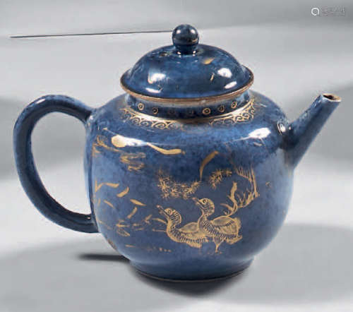 Teapot and its lid made of Chinese porcelain. 18th…