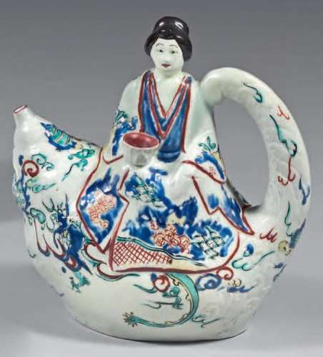 Japanese porcelain sake pot. Late 17th century. Co…