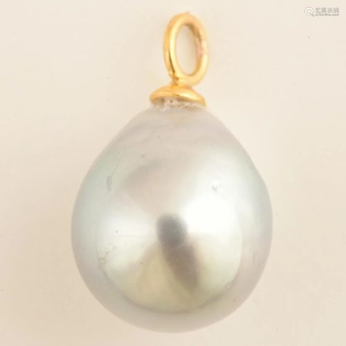 Tahitian Cultured Pearl, 14k Yellow Gold Pendant.