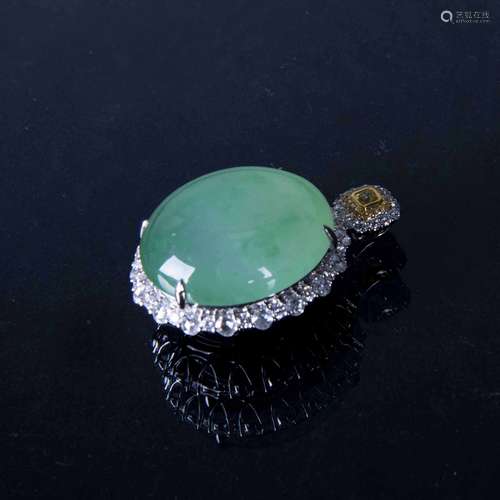 AN IMPERIAL GREEN JADEITE PENDANT, GIA CERTIFICATE