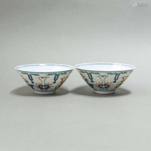 A PAIR OF CHINESE DOUCAI BOWLS, KANGXI PERIOD