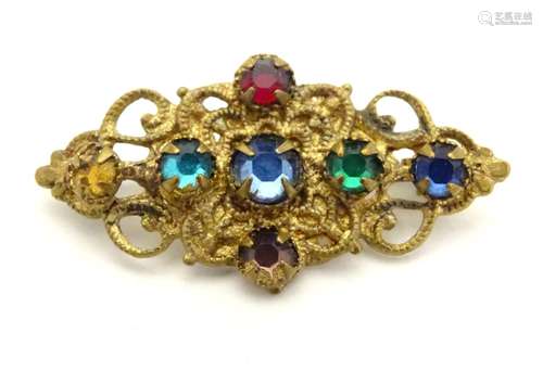 A vintage gilt metal brooch 1 1/4