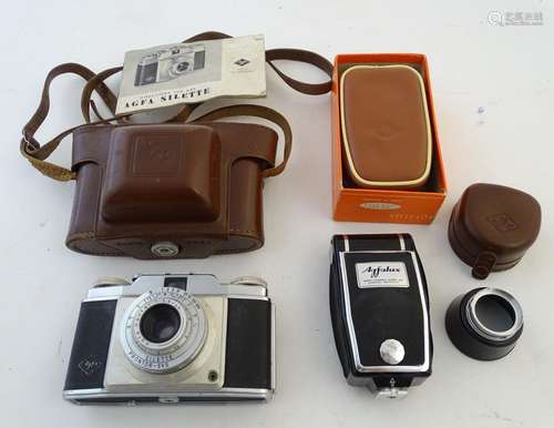 A mid-20thC Agfa Silette film camera, with cased & boxed Agfa flaskgun and operating instructions.