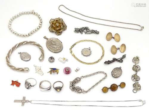 Assorted jewellery including silver brooches, rings, pendants etc Please Note - we do not make