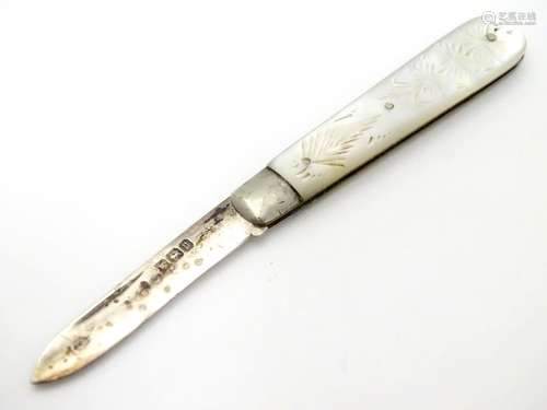 A mother of pearl handled folding fruit knife with silver blade. Hallmarked Sheffield 1912 maker