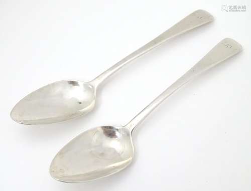 A pair of silver dessert spoons, hallmarked London 1808, maker Thomas Wilkes Barker. Approx. 6 3/