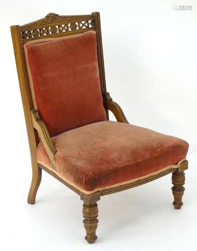 An early 20thC walnut chair with a carved cresting rail, pierced frieze, carved rosettes and an