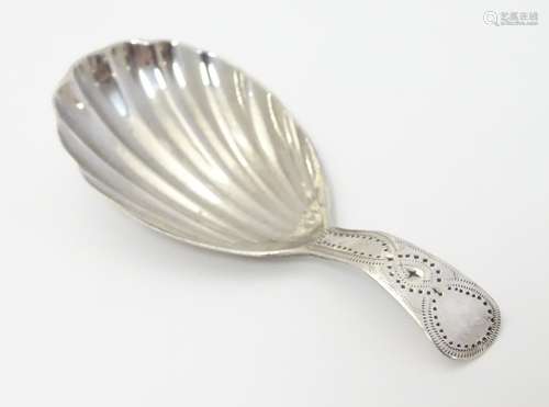 A silver Geo III caddy spoon with shell formed bowl. Hallmarked London 1795. Approx. 3