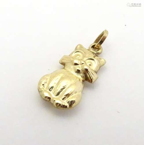 A yellow metal pendant charm formed as a cat. Approx 1/2