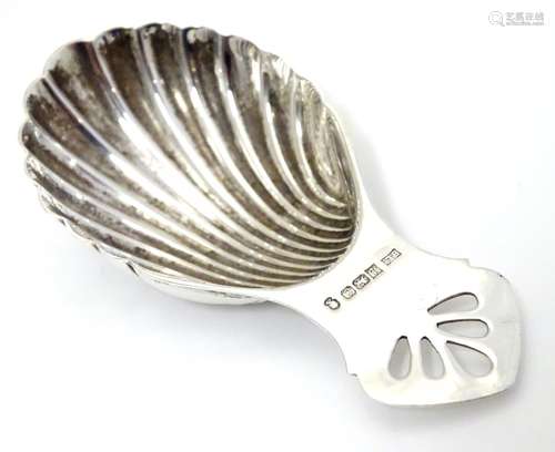 A silver caddy spoon with shell formed bowl, hallmarked Birmingham 1977, with silver jubilee mark,