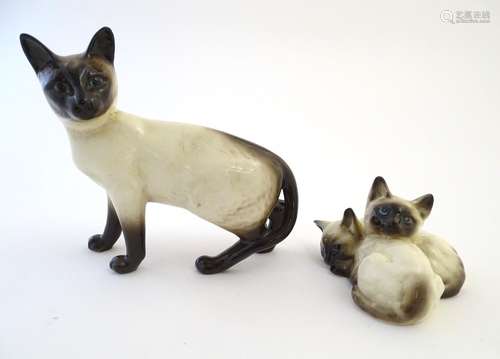 A Beswick model of a standing Siamese cat, model no. 1897. Together with Siamese kittens curled