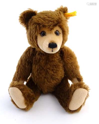 A Stieff brown bear with mohair fur, felt pads, articulated limbs and growler. Approx. 14 1/4