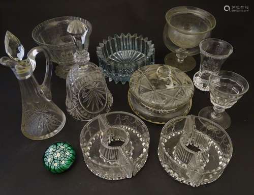 A quantity of glassware, to include finger bowl, ashtray, modular table bowls, sherry glass, bon bon